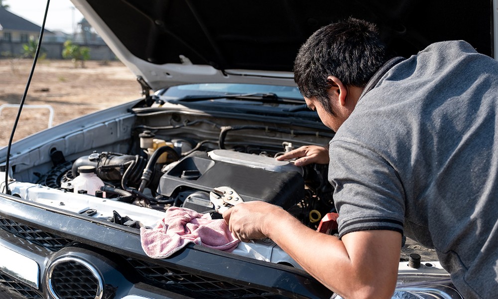 When to Call for Car Battery Road Rescue Instead of Towing